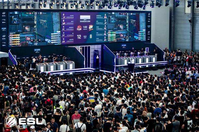 也吸引了众 也吸引了众