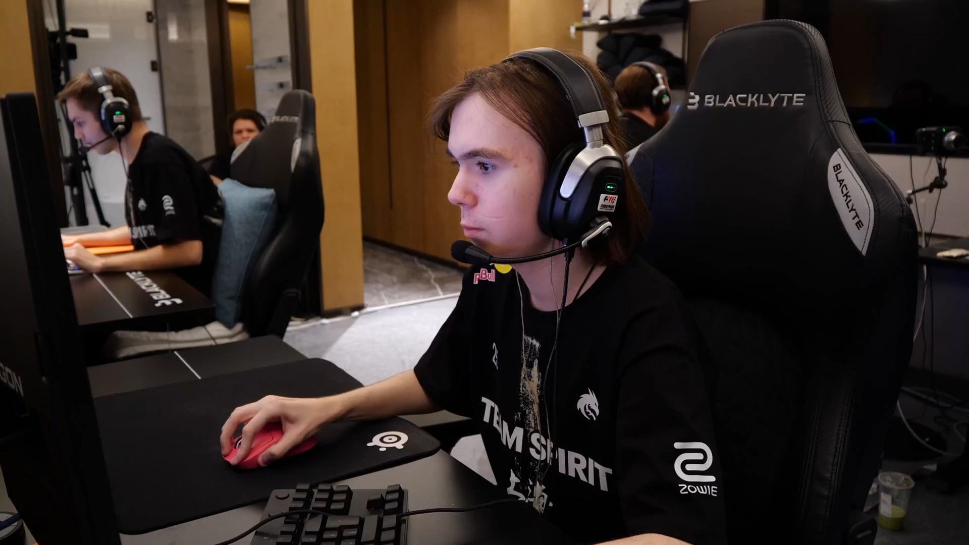 坐替补席尽 坐替补席尽